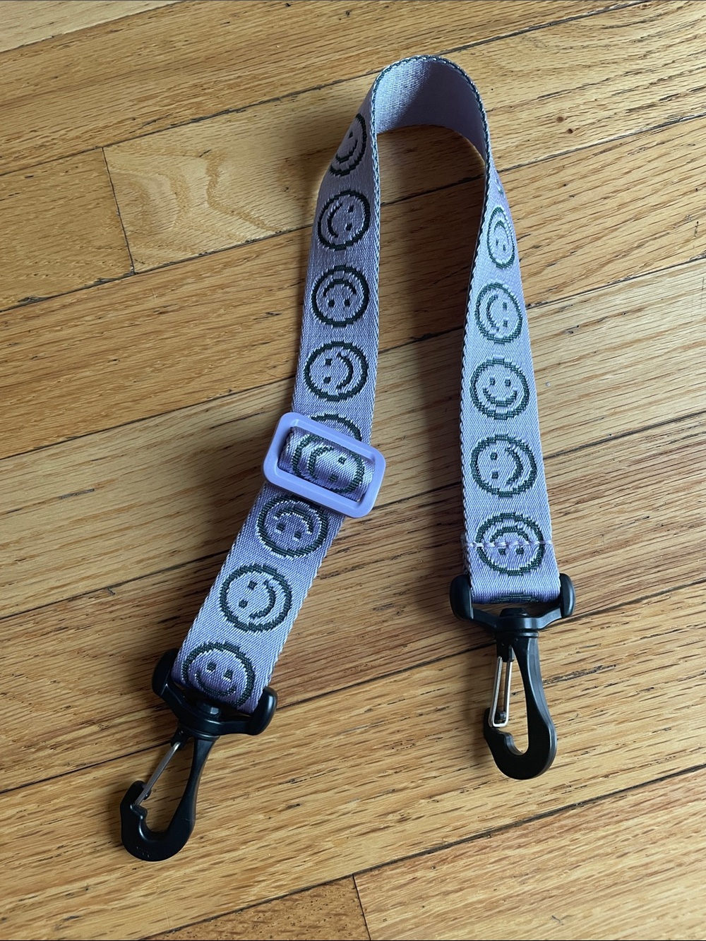 BAGGU smiley strap